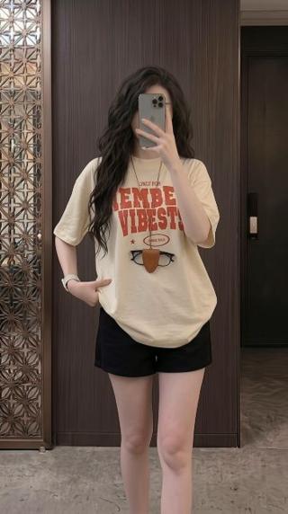 Hotgirl cùng background siêu nổi bán đồ